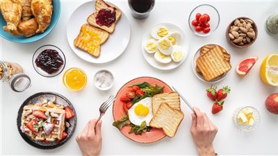 أخصائية تغذية علاجية: وجبة الإفطار مفتاح تركيز الطفل وتفوقه الدراسي