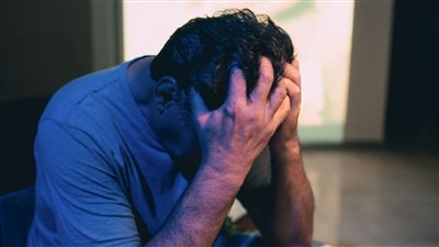 الانتحار لا يحدث فجأة.. خبير نفسي يوضح المسار الخفي للخطر |فيديو