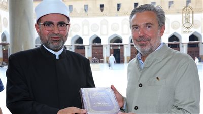 من صحنه العامر .. السفير الإيطالي يشيد بالأنشطة العلمية والدعوية للجامع الأزهر
