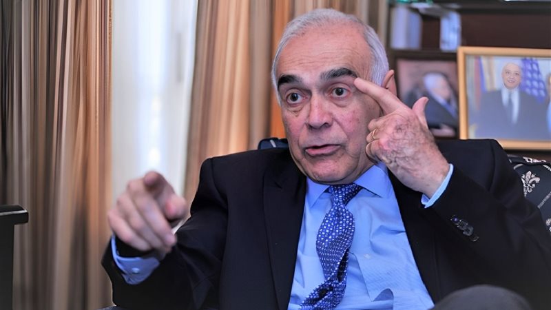 السفير محمد كامل