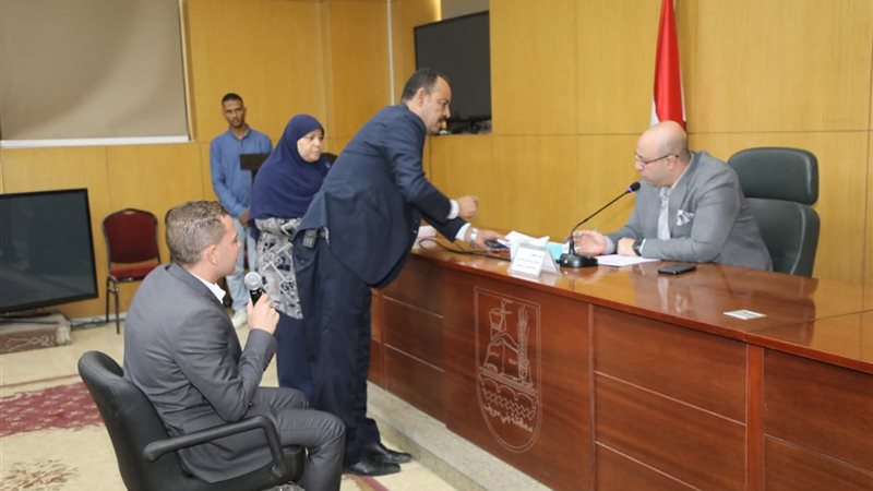 محافظ بنى سويف خلال