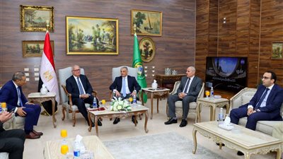 محافظ الإسماعيلية يستقبل السفير محمد العرابي وزير خارجية مصر الأسبق