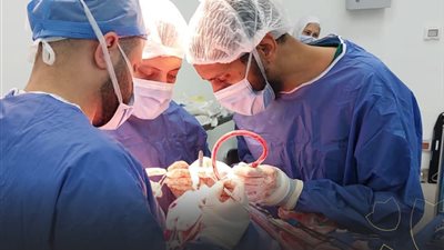 انجاز جديد.. فريق طبي بمجمع السويس ينجح في استئصال ورم بالمخ