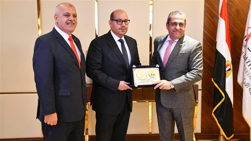 تكريم متبادل بين