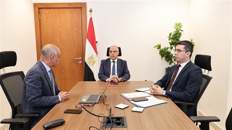 وزير الري يتابع اهم
