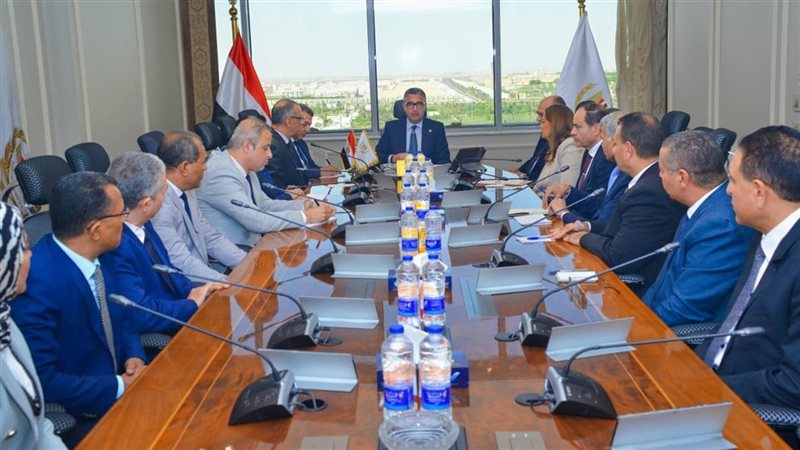 وزير التموين يلتقي