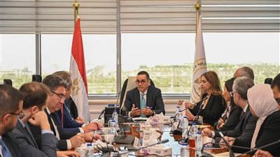 حسن الخطيب: استراتيجية جديدة لجذب الاستثمارات في 13 قطاعًا اقتصاديًا