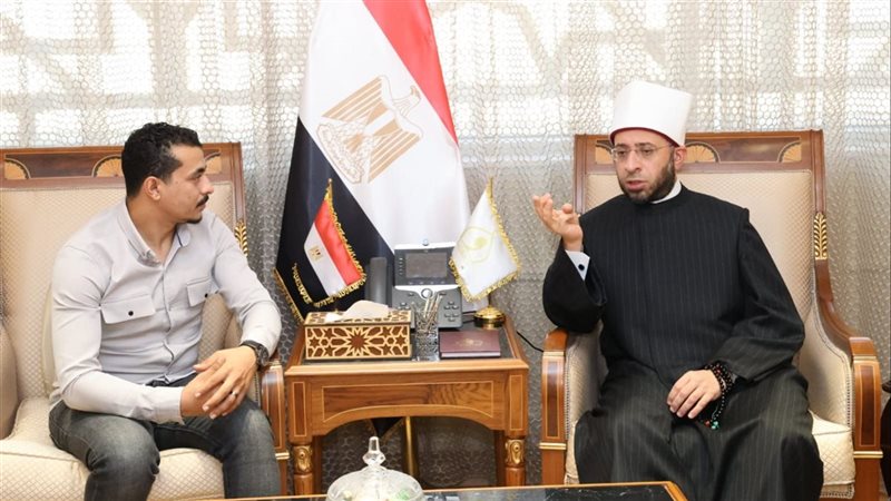 وزير الأوقاف ونجل