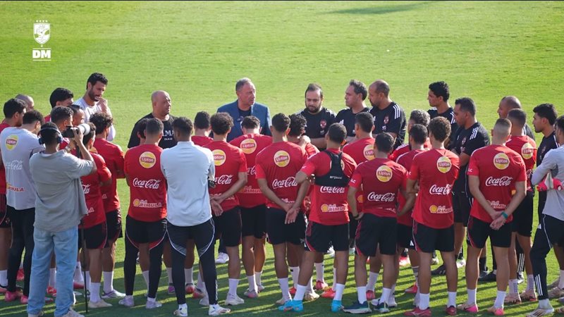 الخطيب يجتمع بلاعبي