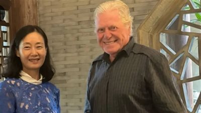 حسين فهمي يوقع مذكرة تعاون وتبادل فني سينمائي بين مصر والصين|صور