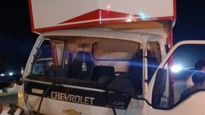 اصاية شخص في تصادم سيارة نقل بالحاجز الخرساني بطريق السويس ـ القاهرة