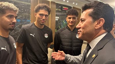 وزير الرياضة يحفز لاعبي منتخب الشباب قبل مغادرتهم للمشاركة فى المونديال