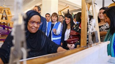 وزيرة التخطيط وضع حجر الأساس لمصنع تربية ديدان القز وإنتاج الحرير الطبيعي بقنا