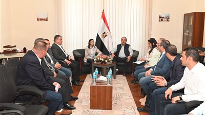 محافظ البحيرة تستقبل وزير قطاع الأعمال خلال زيارته لشركة مصر للغزل والنسيج
