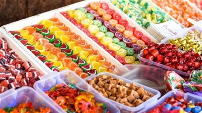 تعرف علي تاريخ الحلويات.. من قصور الملوك إلى أيادي الفقراء