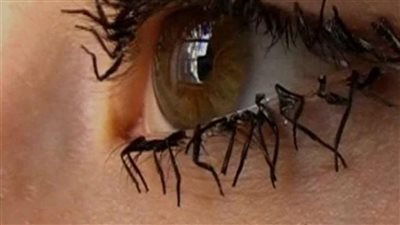 أرجل ذباب ميت وماس وLED..أغرب أشكال الرموش الصناعية فى العالم