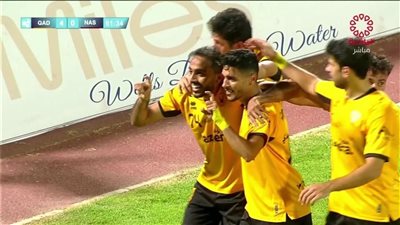 محمود كهربا يسجل ويصنع ..القادسية يتصدر الدوري الكويتي برباعية في شباك النصر