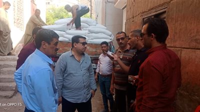 ضبط 30 طن سكر تمويني قبل بيعه في السوق السوداء بطهطا