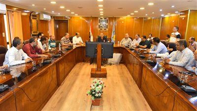 محافظ أسيوط يشدد على دمج التعليم الفني بسوق العمل وتوسيع برامج التدريب العملي