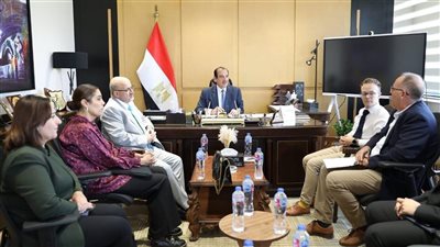 الصحة تبحث مع اللجنة الدولية للاعتماد في مكافحة مقاومة المضادات الحيوية