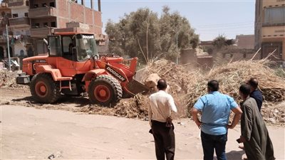 محافظ أسيوط: رفع 8 أطنان مخلفات من نواتج تطهير مصرف عنان بساحل سليم 