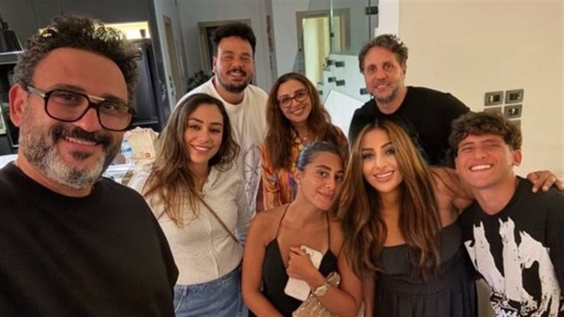 نجوم الفن برفقة أنغام