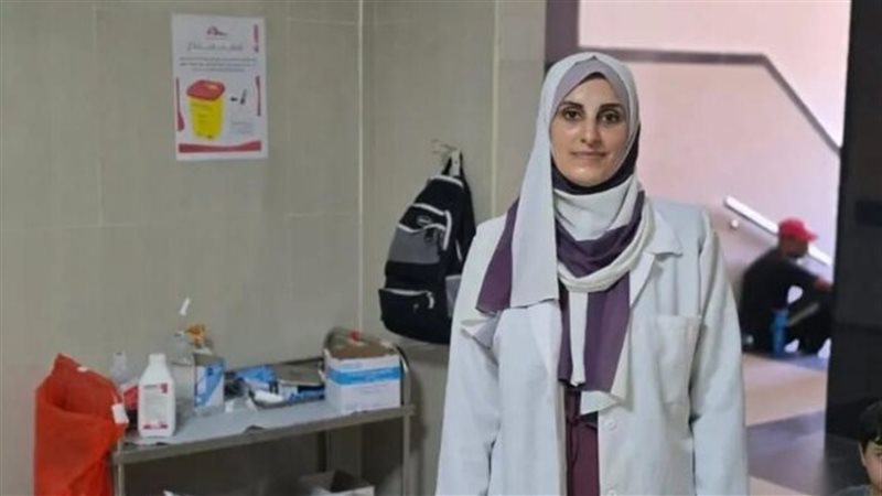 احتضنت طفلها وقطعت