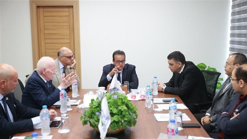 وزير الصحة بمصنع