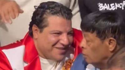 عبد الباسط حمودة يرفض التصوير مع نجل شعبان عبد الرحيم وأحد المعجبين|تفاصيل