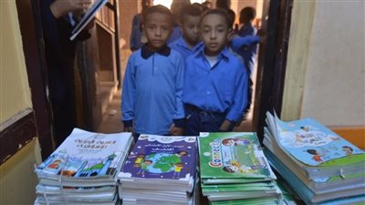 قلق بين أولياء الأمور بسبب تأخر تسليم الكتب.. ومطالب بتدخل عاجل من الوزارة