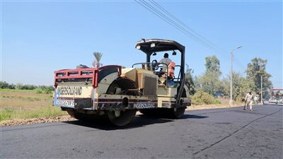 محافظ دمياط يتابع رصف طريق كفر شحاتة بطول 8.4 كم بكفر سعد