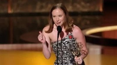 هانا إينبيندر تهتف 