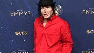 تفاصيل جنونية وخرق لقواعد اللباس.. أغرب إطلالات حفل توزيع جوائز الإيمي 2025 