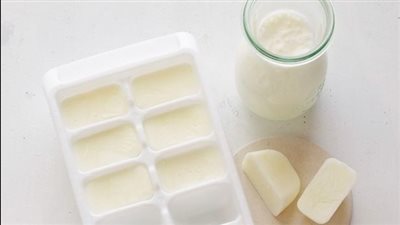 لبشرة متوهجة.. كيفية استخدام مكعبات الثلج بالحليب؟