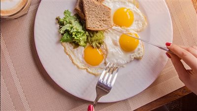 البيض وفقدان الوزن.. كيف يساعدك هذا الطعام البسيط في الحفاظ على لياقتك؟
