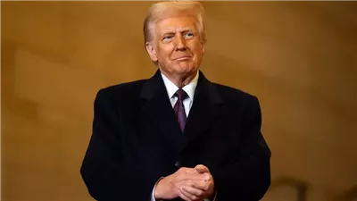 ترامب يعتزم فرض رسوم جمركية على طلبات تأشيرات العمل