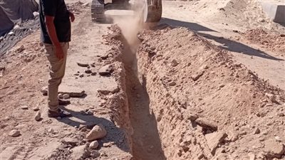 الانتهاء من 60% من أعمال مد وتدعيم خطوط مياه الشرب بنواحي قرى الأشراف القبلية