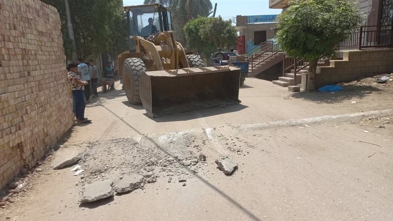 قنا..ازالة المطبات