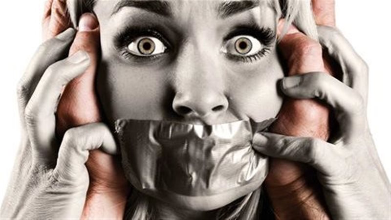 هل صوت المرأة عورة؟