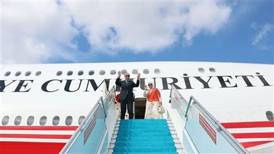 رفقة زوجته.. الرئيس التركي أردوغان يصل الدوحة للمشاركة في القمة العربية 