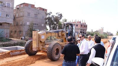 محافظ دمياط يتابع أعمال تطوير وتوسعة طريق عزبة البرج
