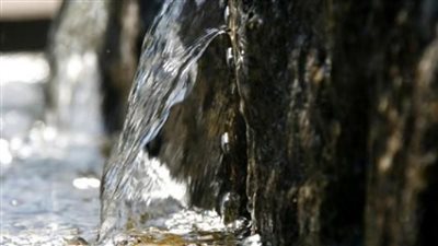 بيان فضل ماء زمزم وخصائصه وهل يجوز استعماله في غير الشرب..الإفتاء توضح 