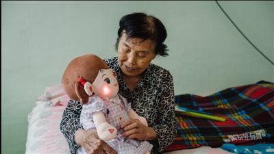 شركة كورية تقدم روبوت لرعاية المسنين: يذكرهم بمواعيد الدواء ويحميهم من الوحدة