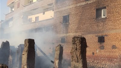 بالصور.. حريق هائل يدمر محتويات 7 منازل وأحواش في سوهاج