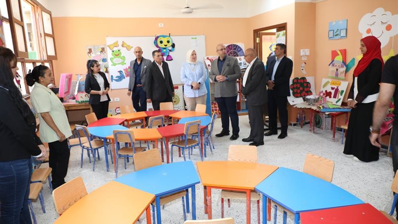 محافظ بنى سويف أثناء