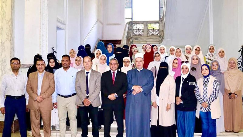المعسكر الأول لطالبات