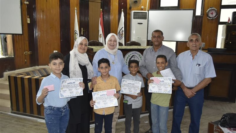 من تكريم الطلاب الفائزين