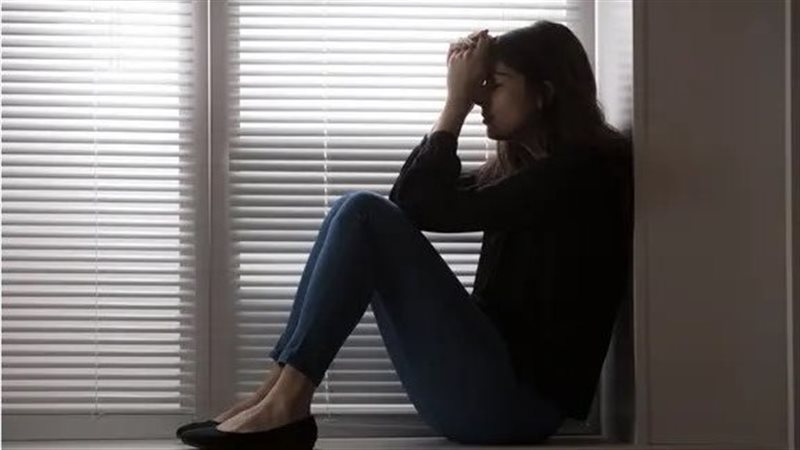 العلاقة بين العزلة