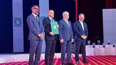 التنمية المحلية ومحافظ الأقصر يتسلمان جائزة الآغا خان العالمية للعمارة 