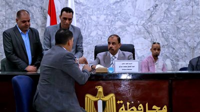 محافظ سوهاج يعقد اللقاء الجماهيري الأسبوعي للاستماع إلى شكاوى وطلبات المواطنين